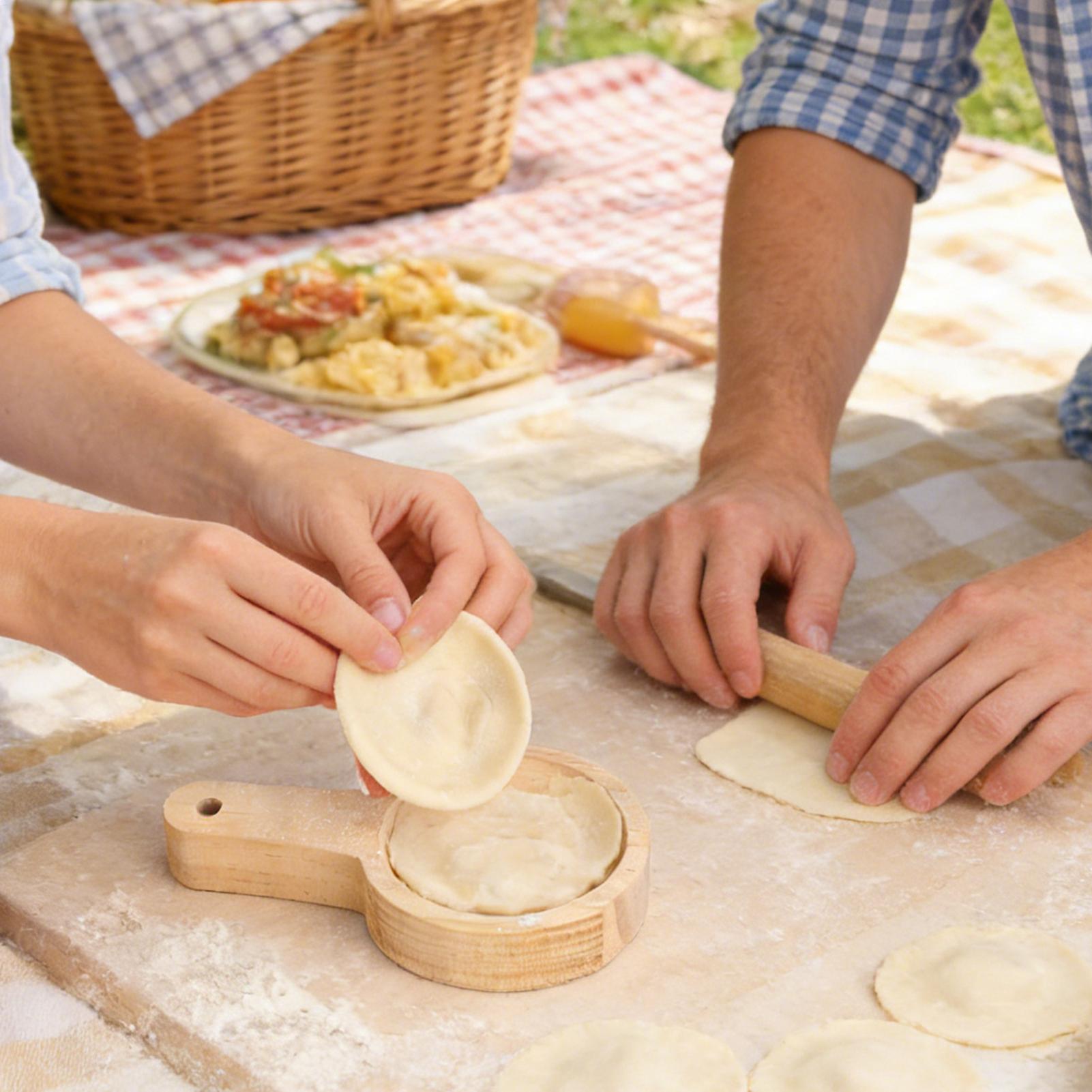 أداة ضغط عجين الزلابية مقاس 3  - مراجعة Kitchen Gadgets Dumpling Maker وسعره